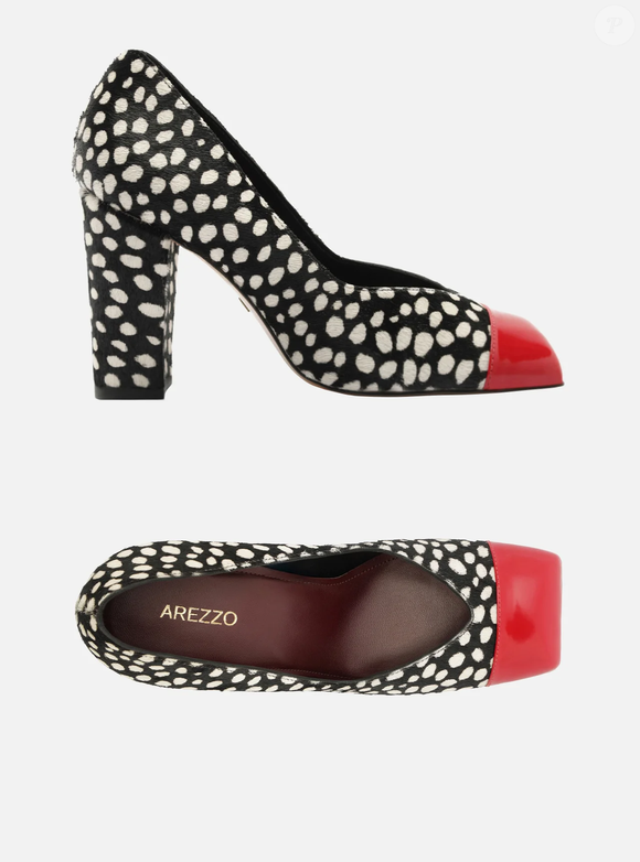 Até o fechamento desta matéria, o Scarpin Multicolorido Salto Bloco Cap Toe Vermelho, da Arezzo, estava disponível no site oficial da marca por R$ 459,90