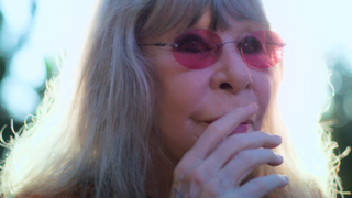 CRÍTICA | Entrevista inédita, funk proibidão com a neta e mais: novo documentário sobre Rita Lee foge do convencional e exibe intimidade sem flertar com o sensacionalismo