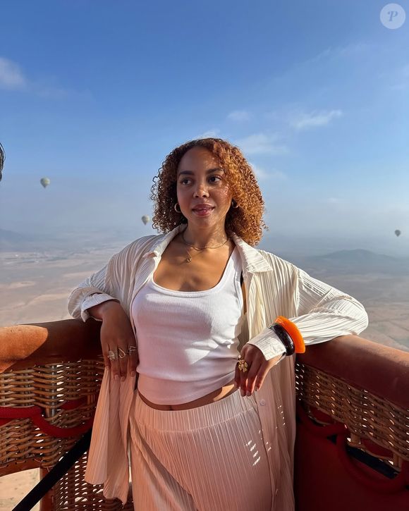 A sandália de couro com fecho-flex da Usaflex é tendência nesta estação, e vai bem com looks casuais.