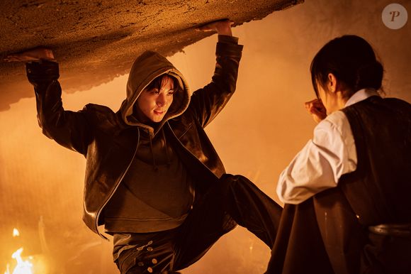 Mas seus poderes estão condicionados ao dinheiro e só funcionam quando ele o tem nos bolsos - evaporando logo em seguida