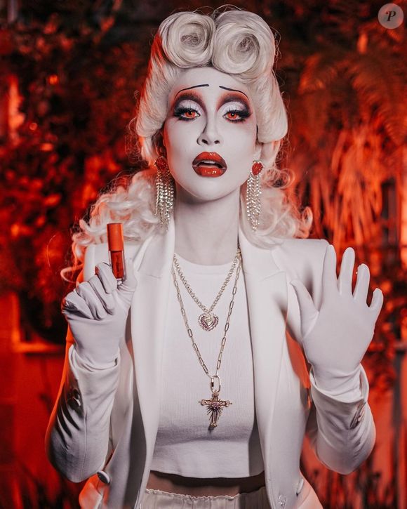 Bianca Andrade, a Boca Rosa, é outra que ama produções de Halloween poderosas: nesta, o clipe 'A Queda', de Gloria Groove, foi a inspiração