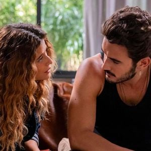 Namoro de Agrado (Isadora Cruz) e João Raul (Filipe Bragança) termina em 'Coração Acelerado'