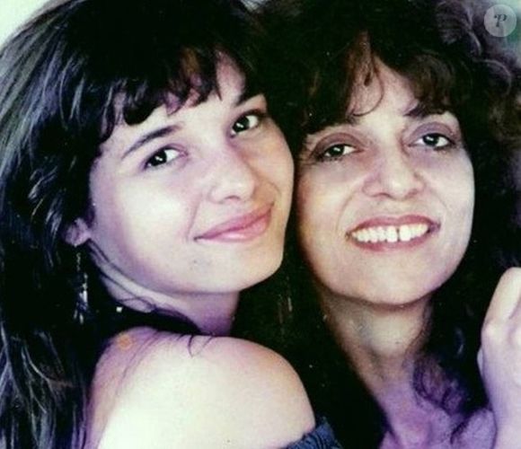 Gloria Perez havia combinado em contrato que seria liberada no início de maio de 1996, para acompanhar o julgamento dos assassinos de sua filha, Daniella Perez
