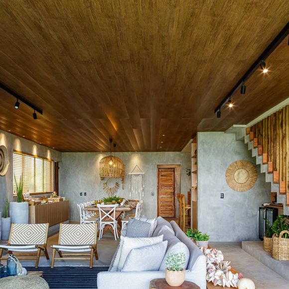 Luxo que não faz barulho: com adega, cervejeira e equipe exclusiva, a casa em São Miguel dos Milagres reúne conforto cinco estrelas sem abrir mão da privacidade