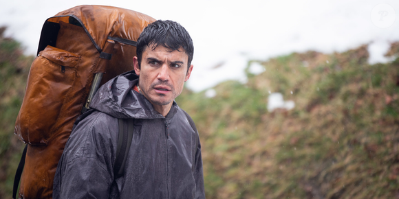 Mais do que um trajeto, o caminho se torna um catalisador, reunindo o grupo e permitindo que o espectador acompanhe uma narrativa repleta de emoções, coragem, amizade, mas também marcada por decepções, medos e perdão