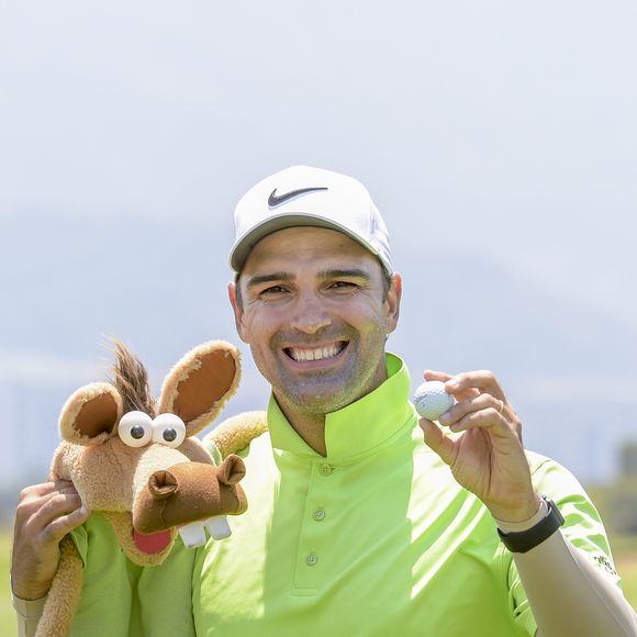 Tadeu Schmidt brilha na TV, enquanto seu irmão, Oscar Schmidt, fez história nas quadras. Dois ícones, cada um no seu jogo!
