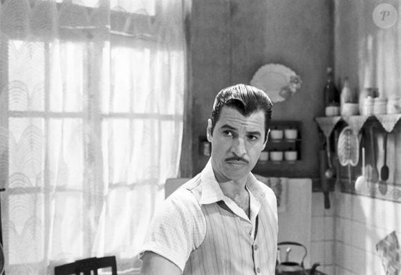 Resumo da novela 'Tieta': Timóteo vai até a fonte e acha que a esposa Elisa e Rosalvo estavam num romance.