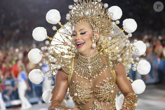 Vivi Winkler representou o sol em sua fantasia para desfilar na Vila Isabel