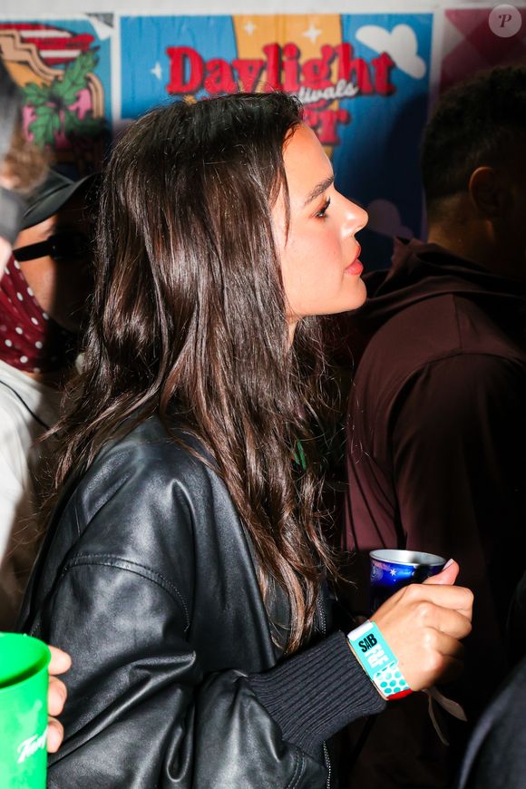 Bruna Marquezine: look no Lollapalooza foi revelado pelo perfil Bruna Marquezine Closet, no Instagram