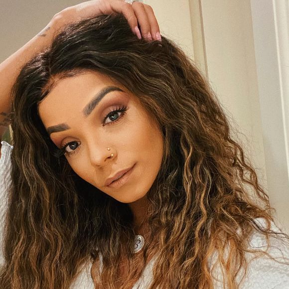 Brunna Gonçalves também já não usava maquiagens tão marcadas quanto antes