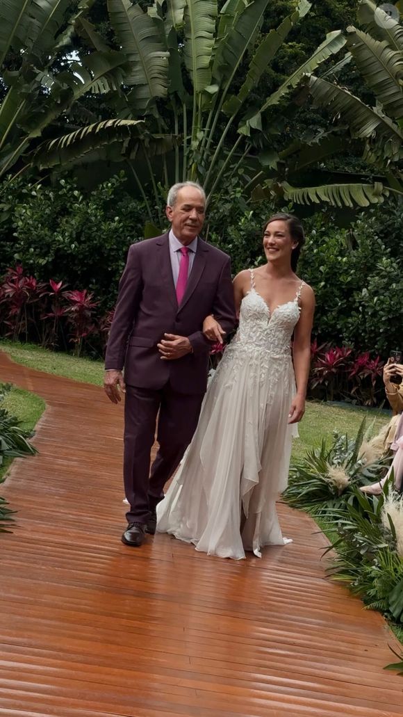 Adriana Birolli subiu ao altar em uma casa de festas de luxo no Rio de Janeiro