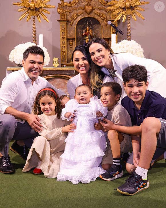 Zezé Di Camargo reuniu as filhas Wanessa e Clara e três dos quatro netos no batizado da bebê em 18 de agosto de 2025