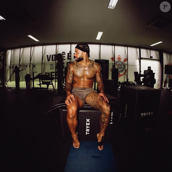 Memphis Depay agora acenou que quer receber os R$ 77 milhões que o Corinthians lhe deve - jogador conquistou 3 títulos em quase 2 anos no clube