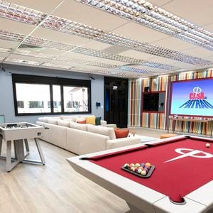 Imagens da Casa da Convivência mostram onde os participantes do Casa do Patrão se reúnem para decisões importantes