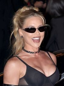 Vestido 100% transparente e lingerie à mostra: Virgínia estreia na Paris Fashion Week em grande estilo e ousadia do look deixa Vini Jr. babando. Veja fotos!