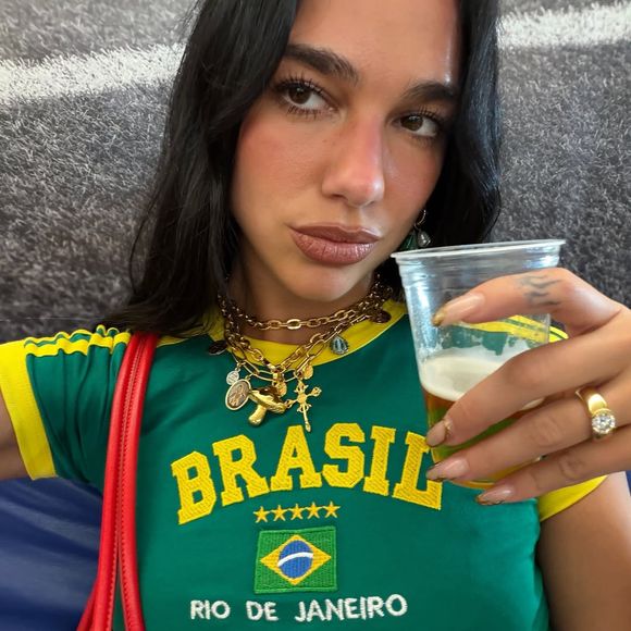 Nas últimas semanas, Dua Lipa e Shawn Mendes praticamente se tornaram “brasileiros honorários”.