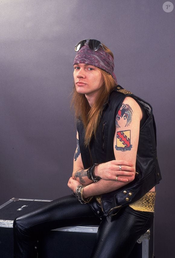 Axl Rose é o vocalista da banda desde o surgimento e o nome mais marcante do Guns
