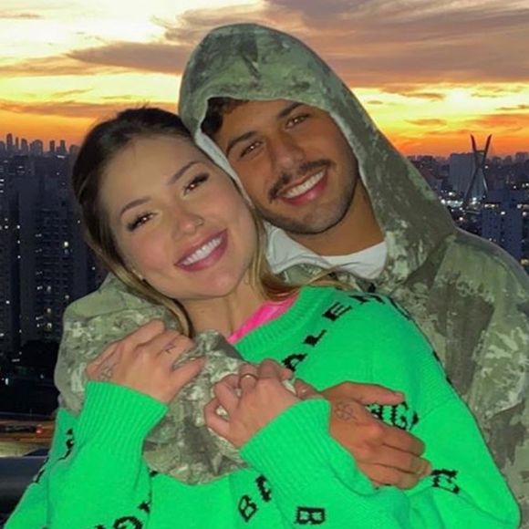 Namorando Zé Felipe, Virgínia já usava peças de grife, como o moletom da Balenciaga