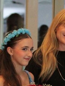 De barriga de fora, Angélica rouba a cena em evento com Luciano Huck e Benício e Eva; tamanho da filha caçula chama atenção. Veja fotos!