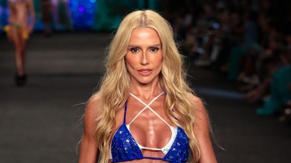 Nem academia, nem pilates: aos 46 anos, este é o melhor exercício que Deborah Secco encontrou para definir o corpo após 9 anos sem treinar. 'Faço tudo em casa'
