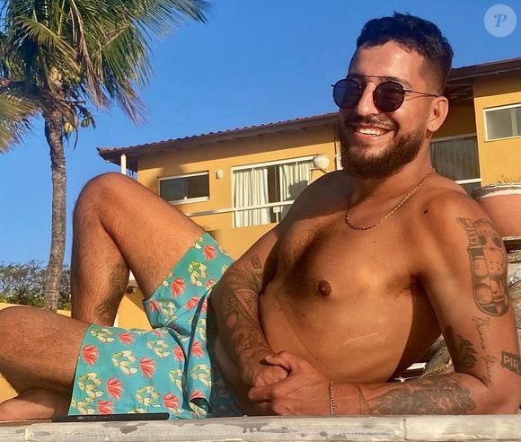 Favorito do público? Cantor romântico desponta como forte candidato ao título no reality musical