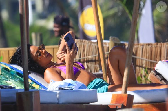 Bella Campos durante gravação de ‘Vale Tudo’ no dia 30 de abril de 2025