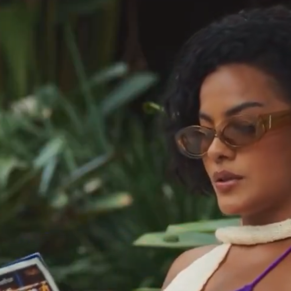 Na cena em questão, a personagem de Maria de Fátima usou o termo 'tranca-rua' para se referir ao ex-namorado César.