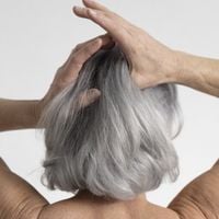 Oito exercícios perfeitos para corrigir corcunda ou costas curvadas a partir dos 50 anos e que podem ser feitos em casa