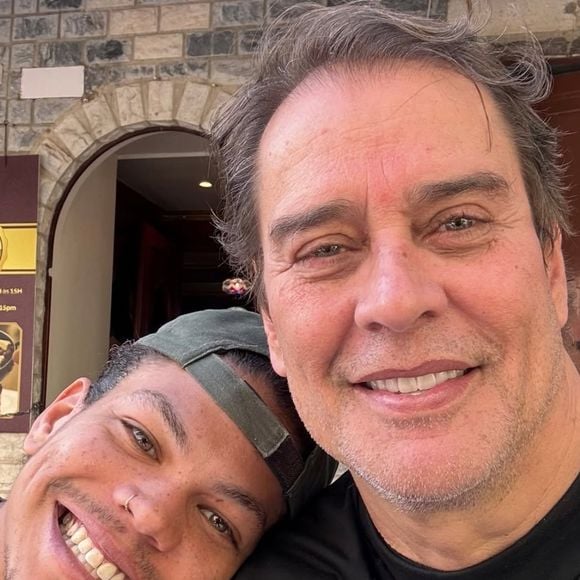 Marcello Antony revelou que o filho, hoje, com 22 anos, era rejeitado na adoção pelo fato de ter o gene do HIV