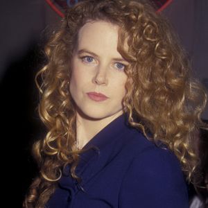 1993: nesta época, Nicole Kidman ainda usava seu cabelo cacheado e super definido
