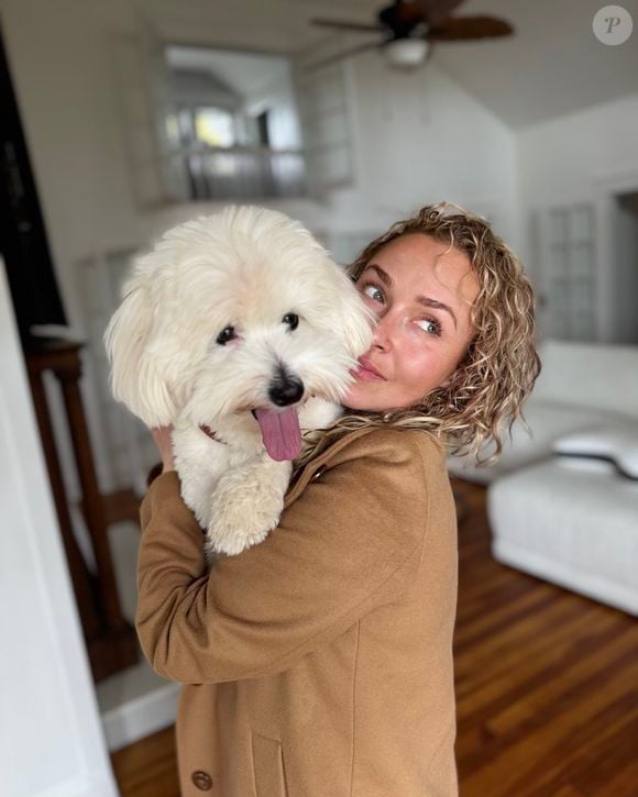 "Ela era uma luz incrível e uma força da natureza que trouxe amor e alegria imensuráveis a todos que a conheceram e aos milhões que a assistiram na tela", disse o pai de Hayden Panettiere ao confirmar sua morte