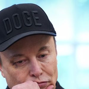 Assistente do bilionário teria intermediado apoio financeiro a vítimas e familiares