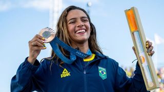 Qual é a fortuna de Rayssa Leal? 'Fadinha do skate' chega aos 18 anos com patrimônio milionário de cair o queixo; números são impactantes