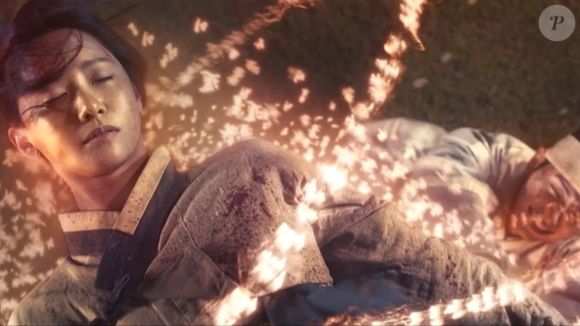 Depois de ser golpeada com uma espada por Jesan, Ji-yeong é transportada novamente para o futuro através do 'Mangunrok'