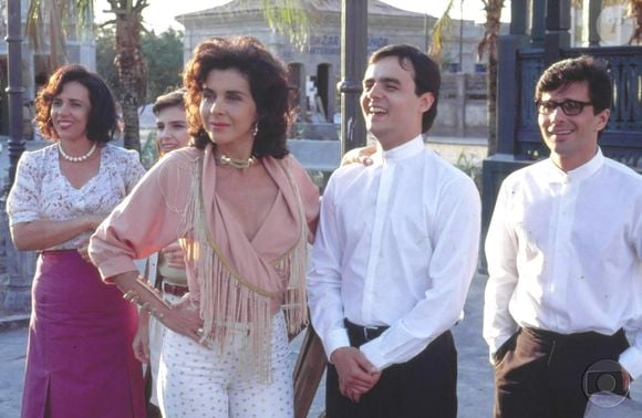 Novela 'Tieta' acabou sendo mantida no seu horário por decisão do governo de Portugal: 'Não aceitou os argumentos de diversas associações de consumidores que pediam a censura ou a exibição da novela após as 22'