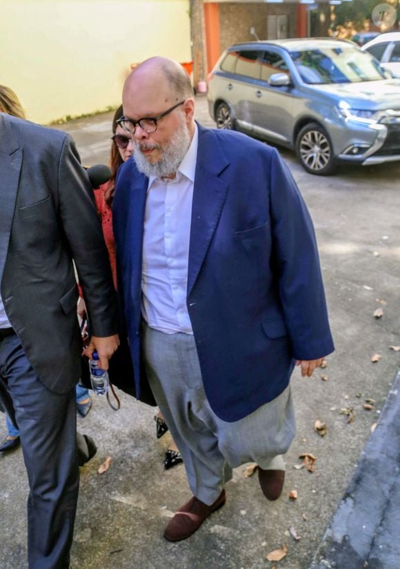 Ed Motta foi à 15ª DP, da Gávea, Zona Sul do Rio, prestar depoimento, 10 dias após se envolver em confusão em restaurante: cantor afirmou ter se sentido 'chateado'