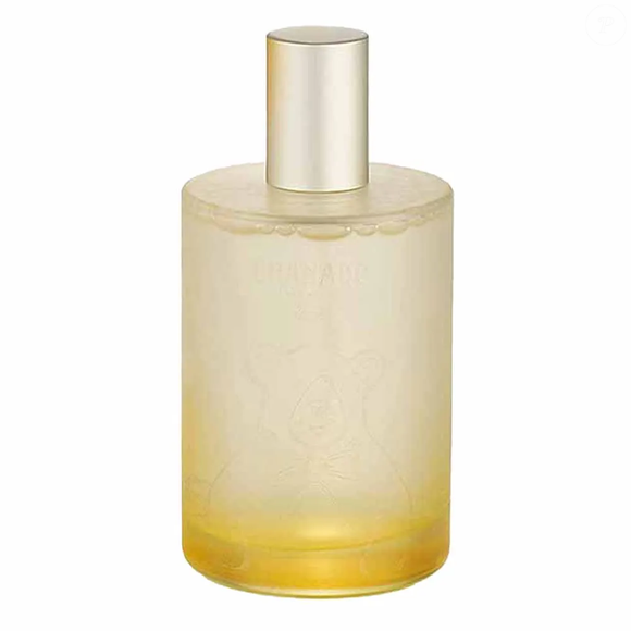 O Bebê Tradicional, da Granado, é um dos maiores clássicos nacionais quando o assunto é "cheirinho de banho tomado e bebê". A fragrância combina notas cítricas sutis, saída fresca e verde, rosa, musk e baunilha