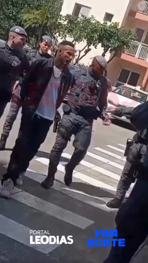 Gato Preto foi levado de algemas para a delegacia