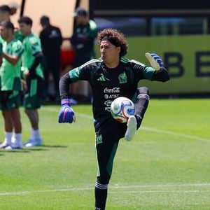 A FIFA escolheu três países para sediar a Copa do Mundo de 2026 por causa da expansão do torneio e da necessidade de maior estrutura logística