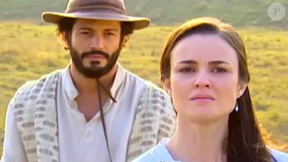 Em 'Cabocla', Tobias (Malvino Salvador) deixa Mariquinha (Carolina Kasting) com atitude ridícula.
