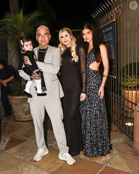 Mc Guime e Fernanda Stroschein compareceram no casamento de Thiago Bertoldo e Geórgia Fröhlich na Paróquia Nossa Senhora do Brasil,