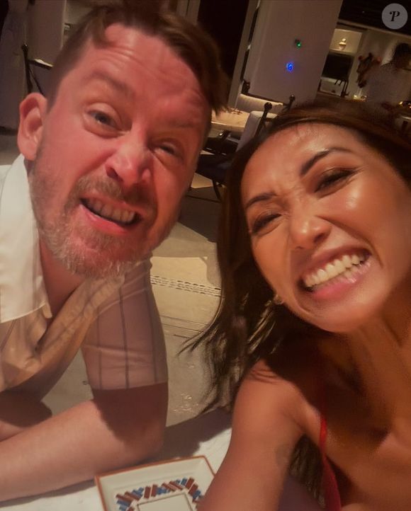 Macaulay Culkin conta que evita revelar aos filhos que ele foi o menino que marcou gerações no cinema. “Quero manter essa ilusão o máximo possível”, disse o ator.