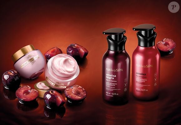 A campanha de Nativa SPA Ameixa e Ameixa Negra, de O Boticário, colocou a tendência da perfumação em camadas no centro da rotina de autocuidado. Com produtos que prometem hidratação intensa e fragrância prolongada, a linha virou aposta para quem deseja manter a pele perfumada o dia inteiro com uma experiência sensorial sofisticada