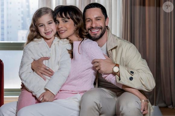 Novela 'Quem ama cuida': Bia (Maria Ribeiro) fica revoltada quando Brigitte (Tatá Werneck) sequestra sua filha, Luísa (Maya Dias),