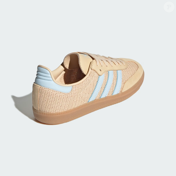 A marca mantém viva a silhueta icônica criada há mais de 70 anos, mas injeta frescor ao apostar em uma construção inspirada no artesanato.