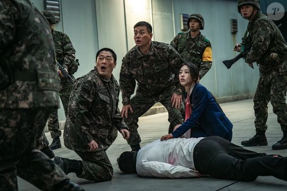 No entanto, o casal tem que se reunir novamente quando um vírus desconhecido atinge Seul, transformando a população em zumbis