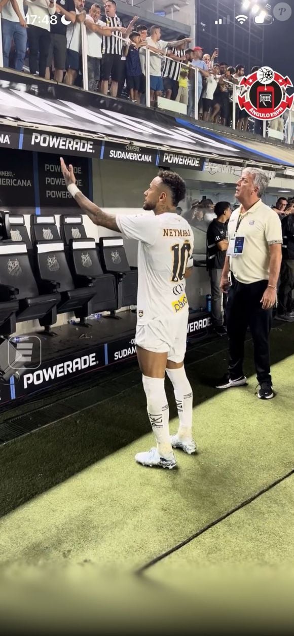 Atacante do Santos rebate críticas da arquibancada, chama torcedor de ‘gordinho’ e manda ‘calar a boca’ antes de se retratar publicamente