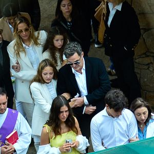 Família se despede de Anne-Marie no velório da filha de Schynaider Moura