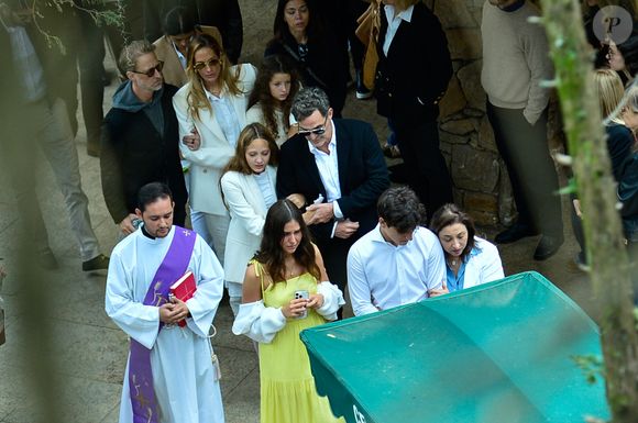 Família se despede de Anne-Marie no velório da filha de Schynaider Moura