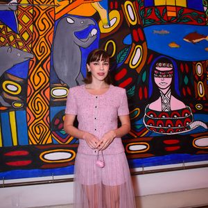 O look total Chanel de Alice Wegmann aliava rosa, tule e tweed